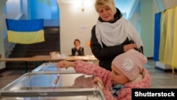Механізм квот зобов’язує партії залучати більше жінок до списків, проте не регламентує, що робити, якщо депутатка складе мандат