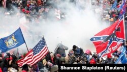 Эътирози тарафдорони Доналд Трамп дар назди бинои Капитолия. Январи 2021