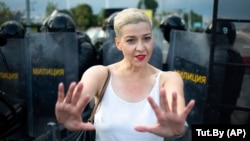Напередодні Колесникову намагалися силоміць видворити до України, але на кордоні вона розірвала свій паспорт
