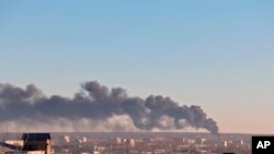 На фото видно пожежу на складі боєприпасів – щонайменше два осередки вогню. Фото ілюстративне 