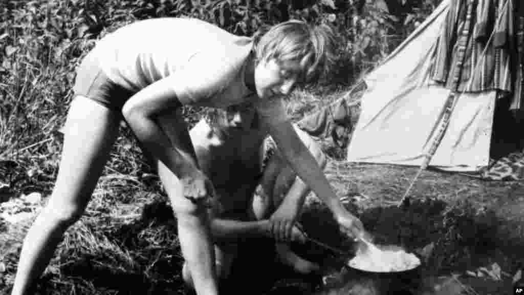 Майбутній канцлер Німеччини Ангела Меркель у поході в 1973 році, за 16 років до возз'єднання країни