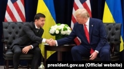 Президент України Володимир Зеленський (ліворуч) і тодішній президент США Дональд Трамп. Нью-Йорк, 25 вересня 2019 року. Фото архівне
