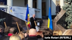 Paun Rohovei, noul ambasador al Ucrainei în R. Moldova, vorbește în timpul evenimentului de comemorare a trei ani de la invazia Rusiei în statul vecin, la Ambasada Ucrainei din Chișinău, 24 februarie 2025.