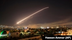 تلویزیون دولتی سوریه شامگاه دوشنبه گفته بود پدافند این کشور موشک‌هایی را در هوا منهدم کرده است