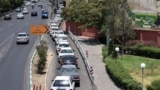 Sürücülər Tehranda yanacaqdoldurma məntəqəsində növbə çəkirlər.