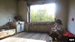 Нохчийчоь -- ХIусамда (тIемало) вуьш йохийначу шен хIусам чохь байлахь дисинчу бераца хиина Iаш ю цуьнах йисина зуда. Соьлж-ГIала, 21Гезг2007