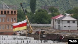 В 2010 году разработкой территориального планирования Южной Осетии занимались санкт-петербургский Институт строительных проектов и московская фирма «Гипрогор». И тогда, четыре года назад, Генплан обсуждали всей республикой