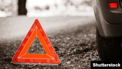 Як встановили правоохоронці, водій автобуса не впорався з керуванням і врізався в дерево, а потім з’їхав у кювет