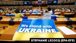 Європарламентарі наголошують, що ЄС має діяти швидко, оскільки існує серйозний ризик того, що через бойові дії докази, пов'язані з воєнними злочинами, будуть знищені