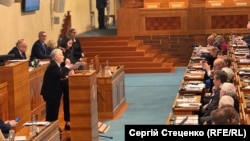 Мустафа Джемілєв виступає в Сенаті Чехії після голосування про визнання депортації кримських татар 1944 геноцидом