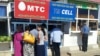 Mobil aragatnaşyk telefonlary üçin kartoçkalar satylýan dükan