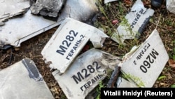 Частини іранського безпілотника-смертника Shahed-136, що були знайдені після удару РФ у Харкові, 6 жовтня 2022 року. Росія перейменувала цю іранську зброю в «Герань-2»