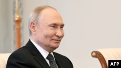Ресей президенті Владимир Путин Санкт-Петербург экономикалық форумында. 18 маусым, 2025 жыл.