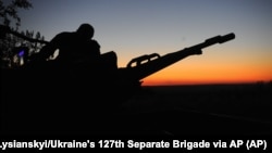 Украинские военные готовятся отражать воздушное нападение РФ, иллюстративное фото