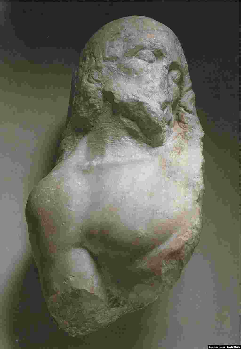Michelangelo, fragment de sculptură „Pietà Rondanini”.
