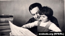 Іван Мележ з дачкой Ларысай. 1965 г. З фондаў БДАЛМ 