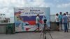 La Sevastopol, loc de fotografiat: harta Crimeei cu steagul Rusiei și cu sloganul „Crimeea este Rusia”