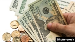 Dollar gytçylygy: Söwda-da tagam galmady.