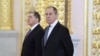 Ministrul de Externe Lavrov (dreapta) și consilierul prezidențial Iuri Ușakov, într-o fotografie din noiembrie 2020. 
