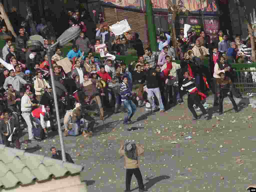 Mubarakin əleyhdarları ilə tərəfdarları arasında qarşıdurma, 2 fevral 2011 -