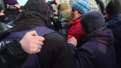 Справа Саакашвілі: штовханина біля будівлі суду (відео)