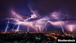 У Києві сьогодні вдень +26…28, вдень дощ, гроза.