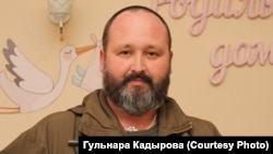 За словами адвоката Миколи Полозова, відхиляючи клопотання, суд посилався на те, що «тільки засуджені мають право на побачення»