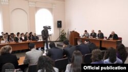 Վարչապետ Տիգրան Սարգսյանը հանդիպում է ԵՊՀ-ի ուսանողների հետ, 4 մայիս