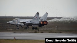 Ілюстраційне фото. Винищувач МіГ-31 на Приволжському аеродромі в Росії, березень 2016 року