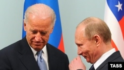 Зустріч Джо Байдена (на той час віцепрезидент США) та Володимира Путіна (тоді прем’єр-міністр Росії), Москва, березень 2011 року