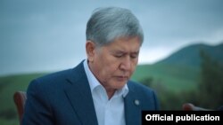 20 червня парламент направив до прокуратури матеріали для винесення обвинувального висновку для позбавлення Алмазбека Атамбаєва статусу недоторканності