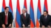 Գագիկ Ծառուկյանը, Սերժ Սարգսյանը եւ Արթուր Բաղդասարյանը ստորագրում են կոալիցիոն նոր հուշագիրը: 17-ը փետրվարի, 2011թ.