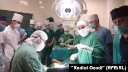 Проведение пластической операции в Таджикистане. Архивное фото