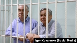 Өмүрбек Текебаев менен Дүйшөнкул Чотонов. 