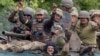 Українські військовослужбовці на дорозі Костянтинівка – Бахмут, Донеччина, 28 травня 2022 року 