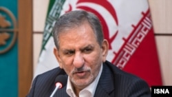 اسحاق جهانگیری می‌گوید که برخی از فعالان اقتصادی با کوپنی شدن کالاها مخالفند و معتقدند، «در چنین شرایط سختی» آزادسازی اقتصاد باید بیشتر شود