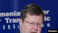 Представник НАТО Роберт Сіммонс
