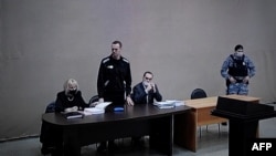 Орусиялык оппозиция лидери Алексей Навальныйга байланышкан жаңы сот иши ал жазасын өтөп жаткан колонияда жүрүп жатат. 