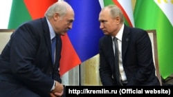 Аляксандар Лукашэнка і Ўладзімір Пуцін. Архіўнае фота