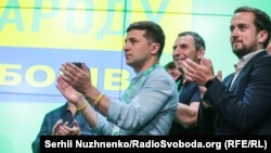 Пропрезидентська партія впевнено лідирує