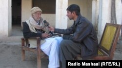 عبدالرحیم مجذوب د مشال راډیو د خبریال سره د مرکې پرمهال