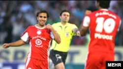 تیم پرسپولیس در آستانه بازی با استقلال توانست تیم پگاه گیلان را شکست دهد.
عکس از خبرگزاری مهر