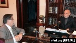 له افغان ولسمشر حامد کرزي سره د ازادۍ راډيو د جنوب لویديځې اسيا مشر اکبر ايازي مرکه