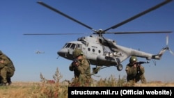 Після анексії Криму в 2014 році Росія проводить регулярні військові навчання на півострові. У Генштабі України дії російських військових в анексованому Криму називають незаконними