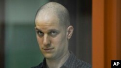 Jurnalistul Wall Street Journal, Evan Gershkovich, într-un tribunal din Ekaterinberg. 26 iunie. 