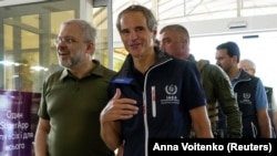 Міністр енергетики України Герман Галущенко і генеральний директор МАГАТЕ Рафаель Маріано Ґроссі під час прибуття місії Міжнародного агентства з атомної енергії (МАГАТЕ) до Запоріжжя, 31 серпня 2022 року