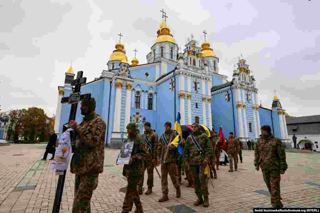 Побратими прийшли віддати шану командиру відділення ударних БПЛА батальйону “Карпатська Січ” Андрію Романюку