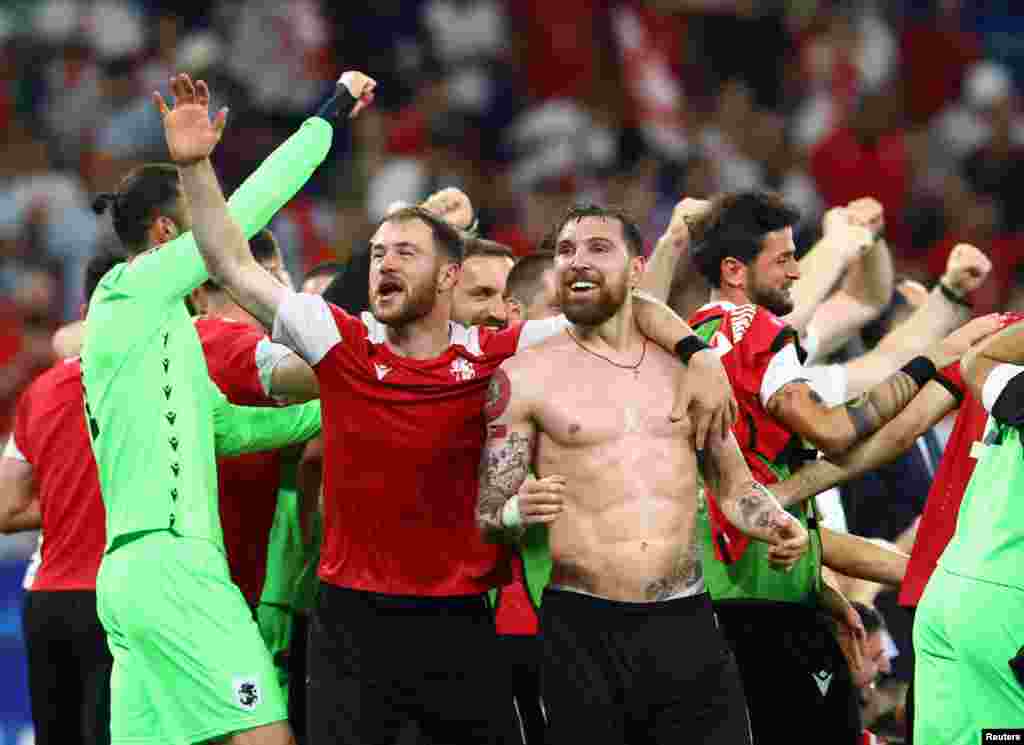 Грузия выиграла со счетом 2:0. На фото&nbsp;&ndash; Буду Зивзивадзе и капитан Гурам Кашия