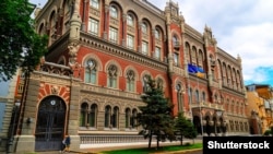 Національний банк України встановив на 8 жовтня курс 26 гривень 33 копійки за долар