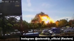 Момент влучання російської ракети по торговельно-розважальному центру в Кременчуку на Полтавщині, 27 червня 2022 року, ілюстративний кадр із відео